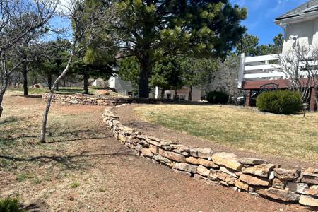 Retaining in Monument, Colorado. Installed a Siloam Stone retaining wall in Monument, Colorado to level off the edge of the grass line and to create a planter along the grass edge.